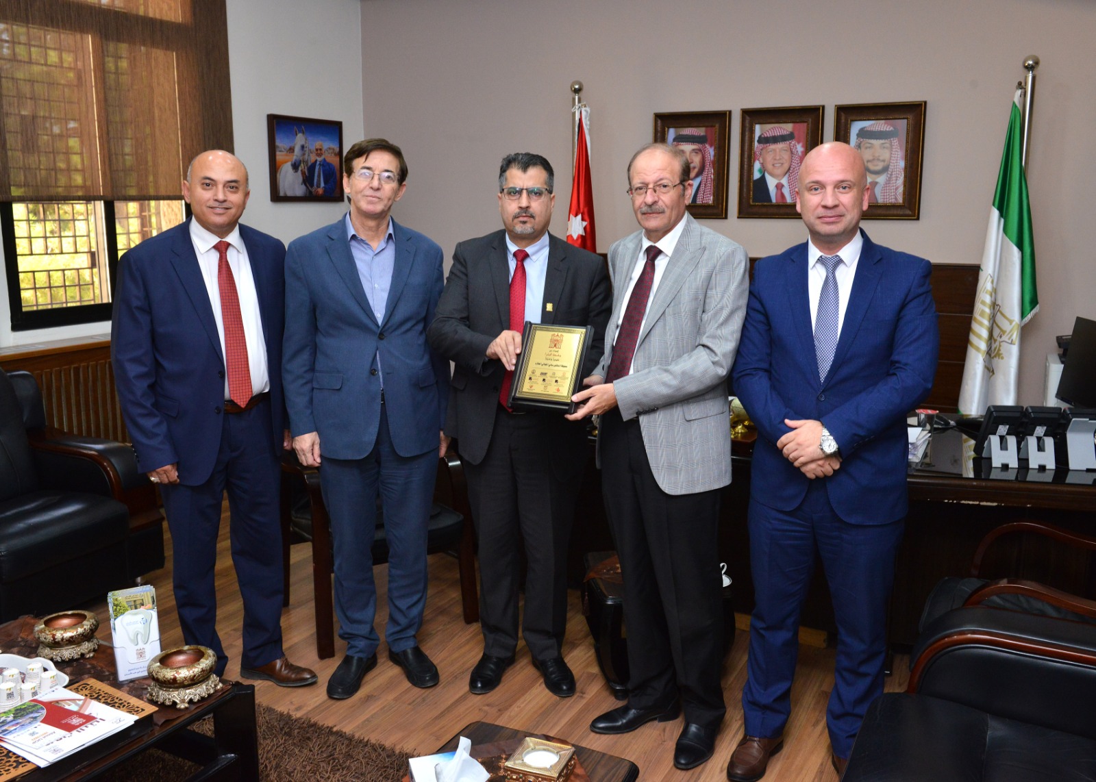 Madar Al-Saa Images 0.9305129602523144