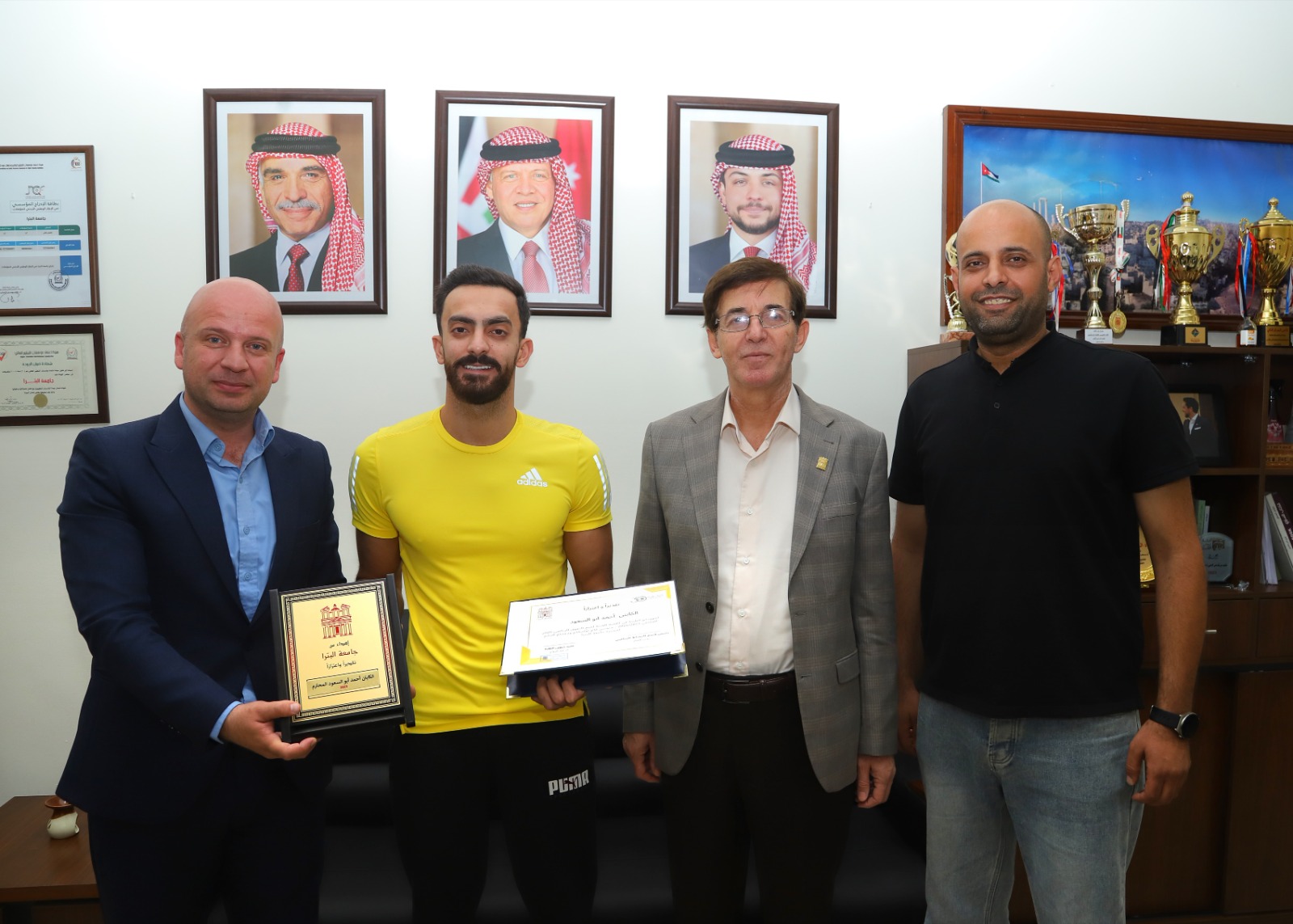 Madar Al-Saa Images 0.35147448261551695