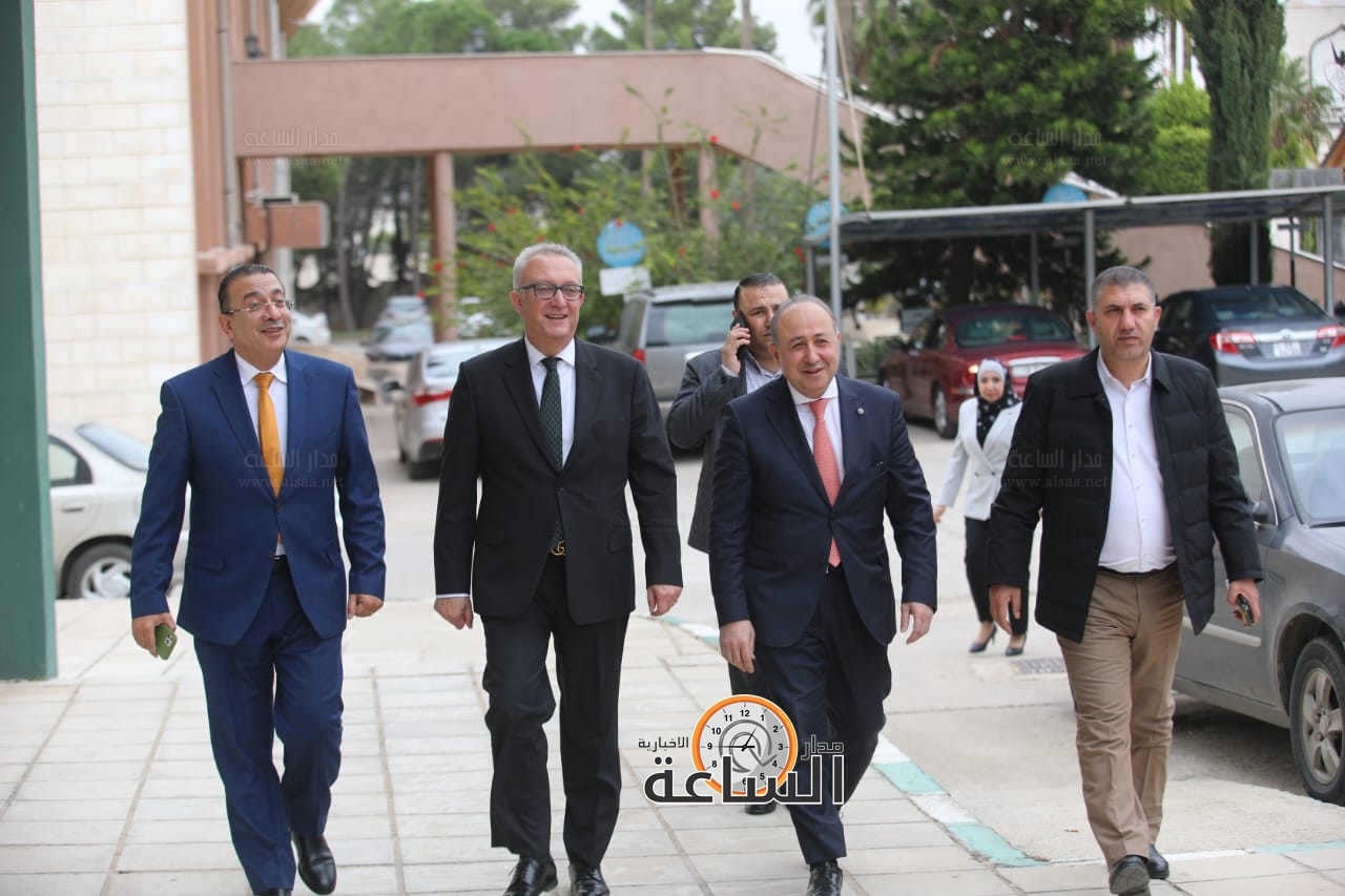 Madar Al-Saa Images 0.18251161835810126