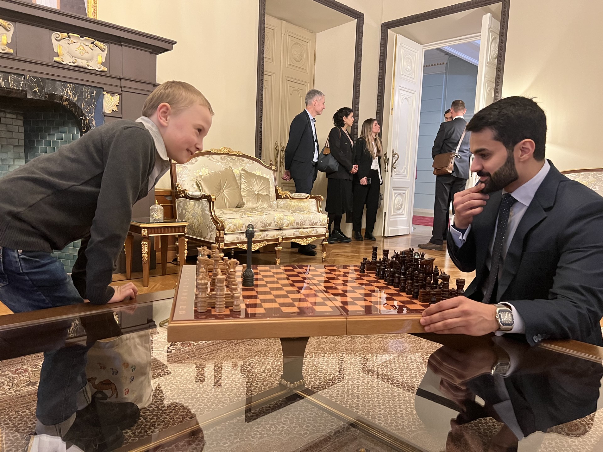 Madar Al-Saa Images 0.6398087613648011