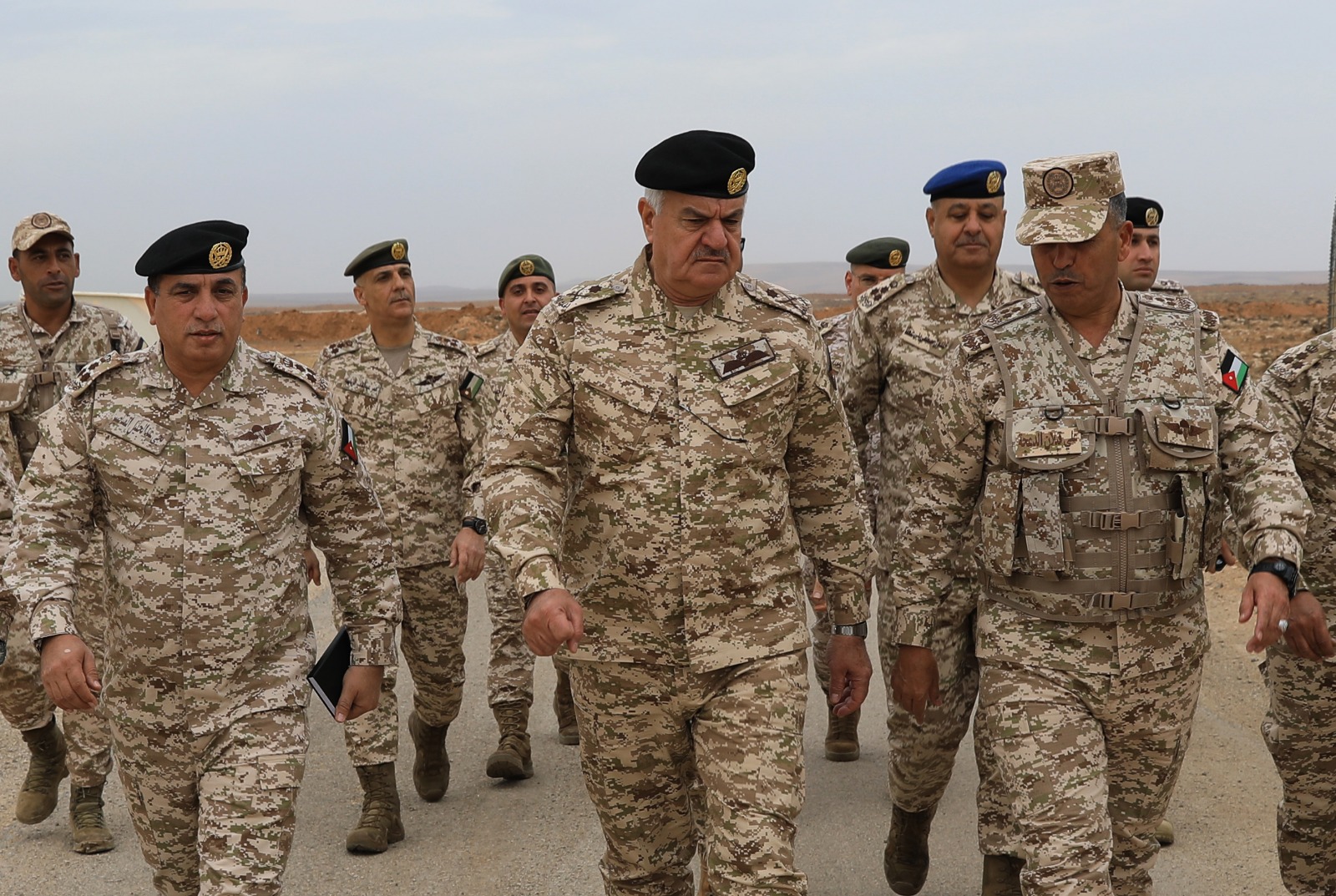 Madar Al-Saa Images 0.7684139693429664