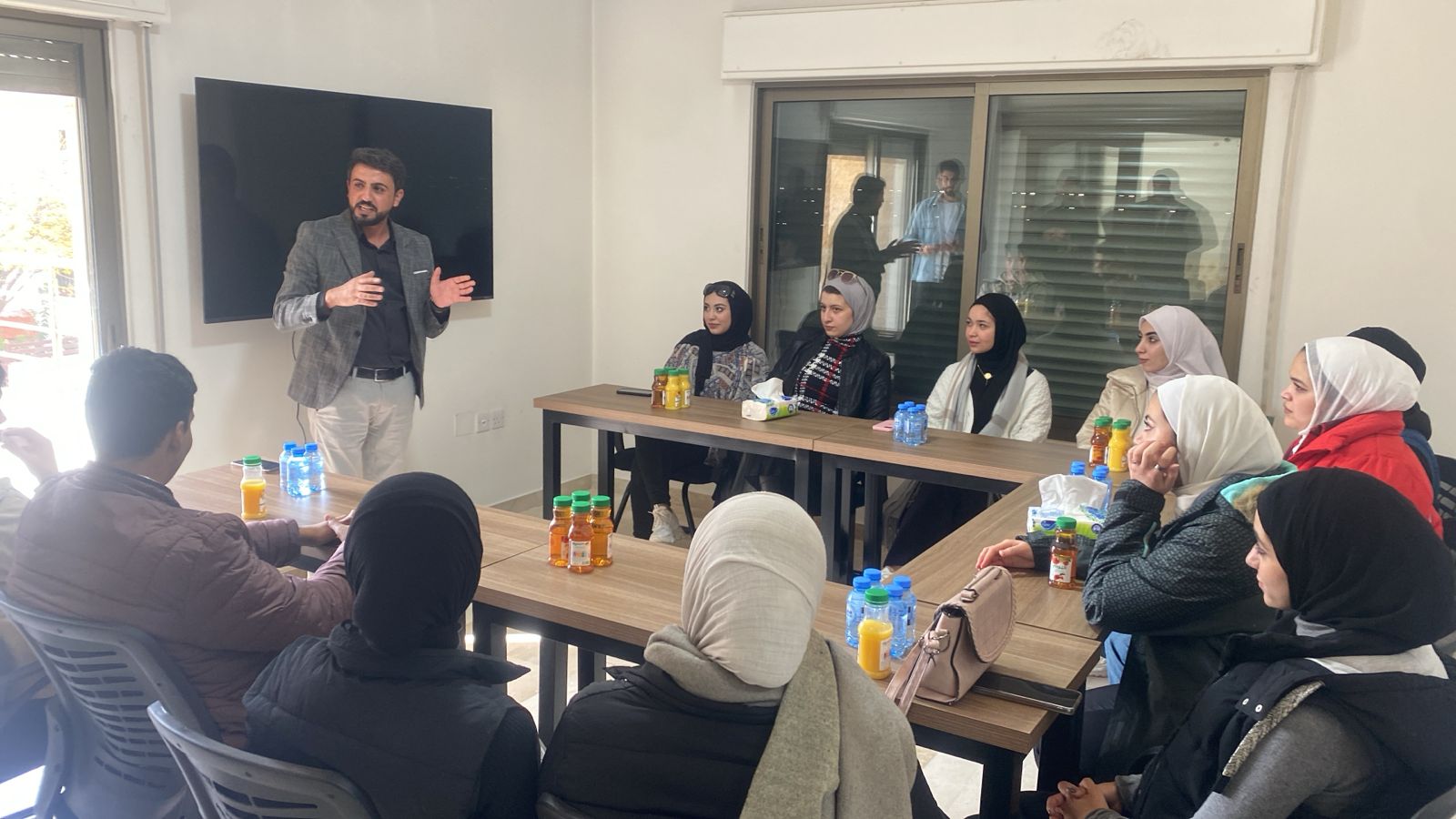 Madar Al-Saa Images 0.6862246568973183