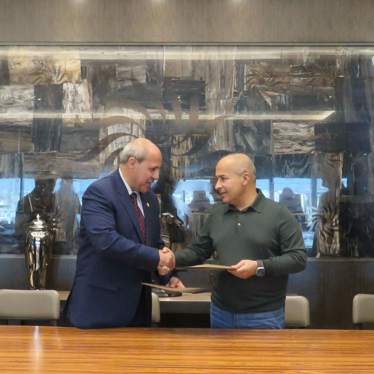 Madar Al-Saa Images 0.4283657400786498