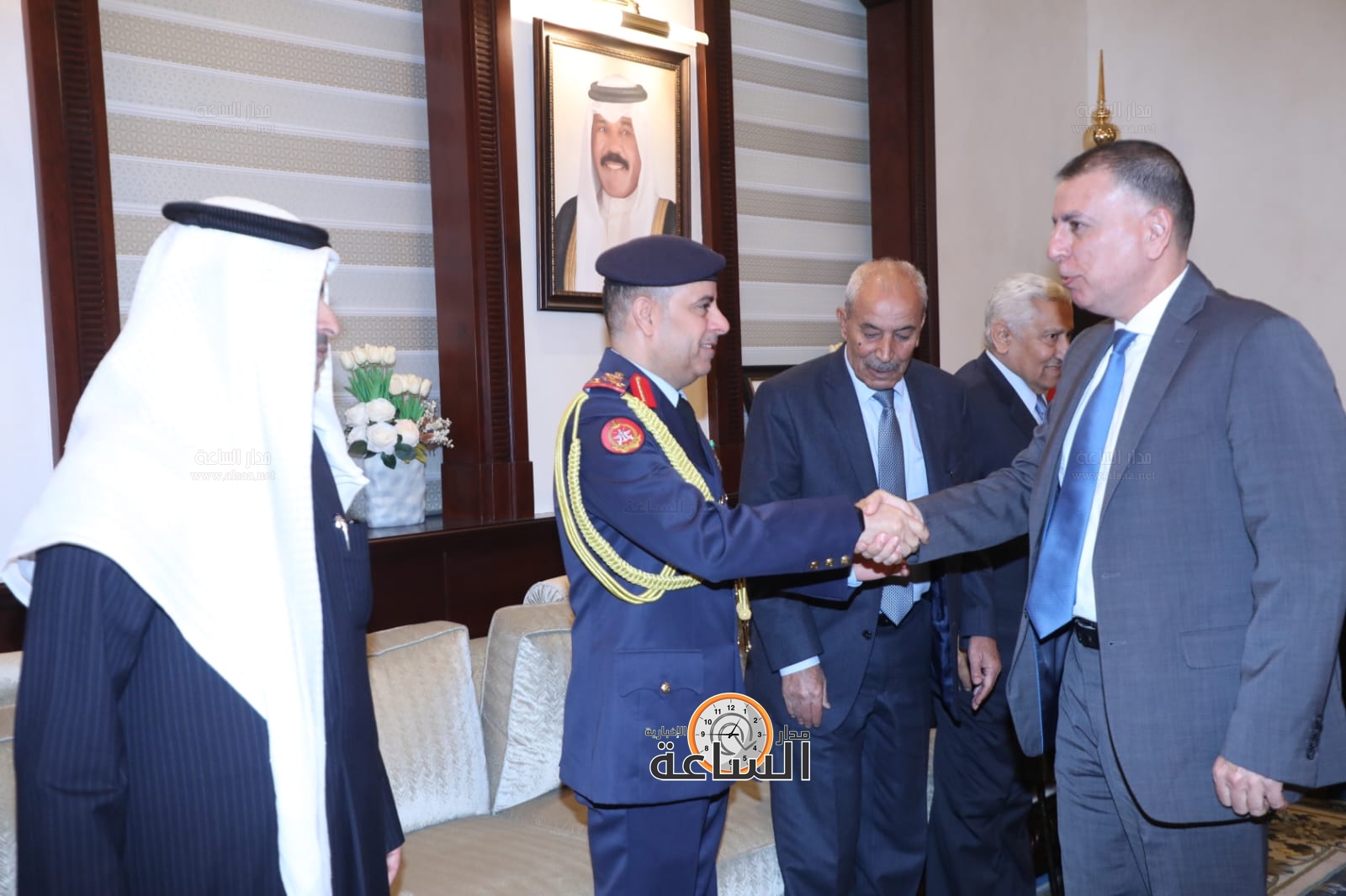 Madar Al-Saa Images 0.3903934336874171