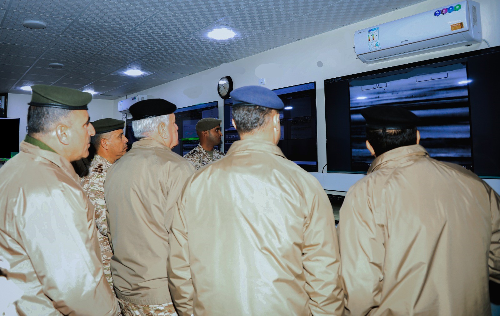 Madar Al-Saa Images 0.056153592362381266