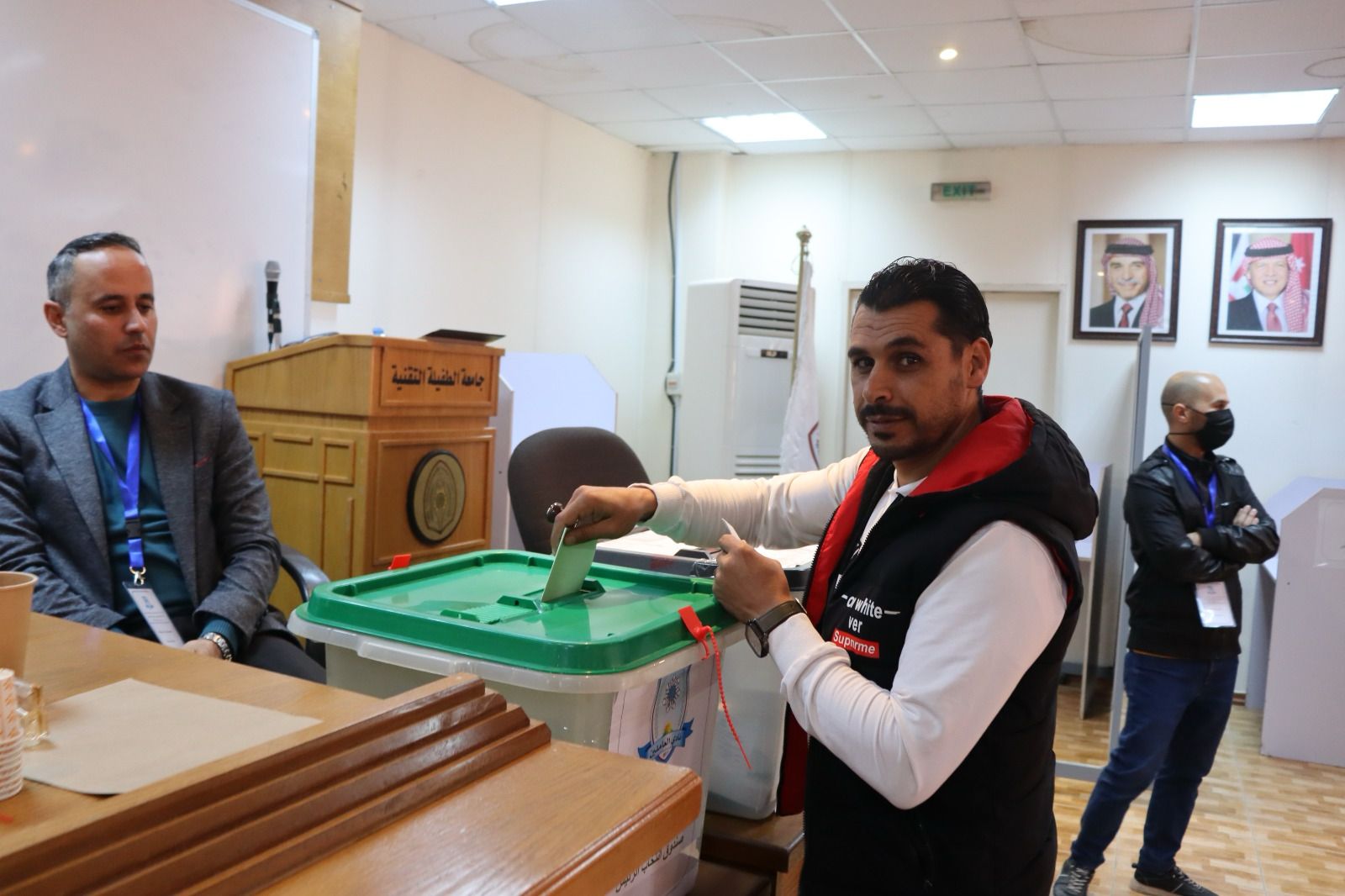 Madar Al-Saa Images 0.5303860158486622