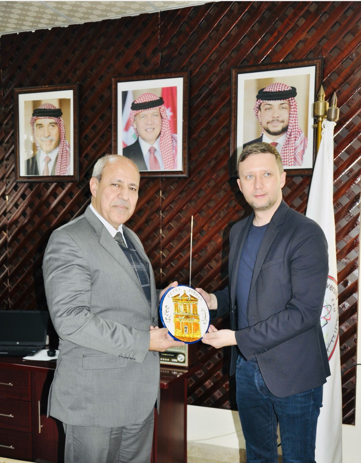 Madar Al-Saa Images 0.6975118249889358