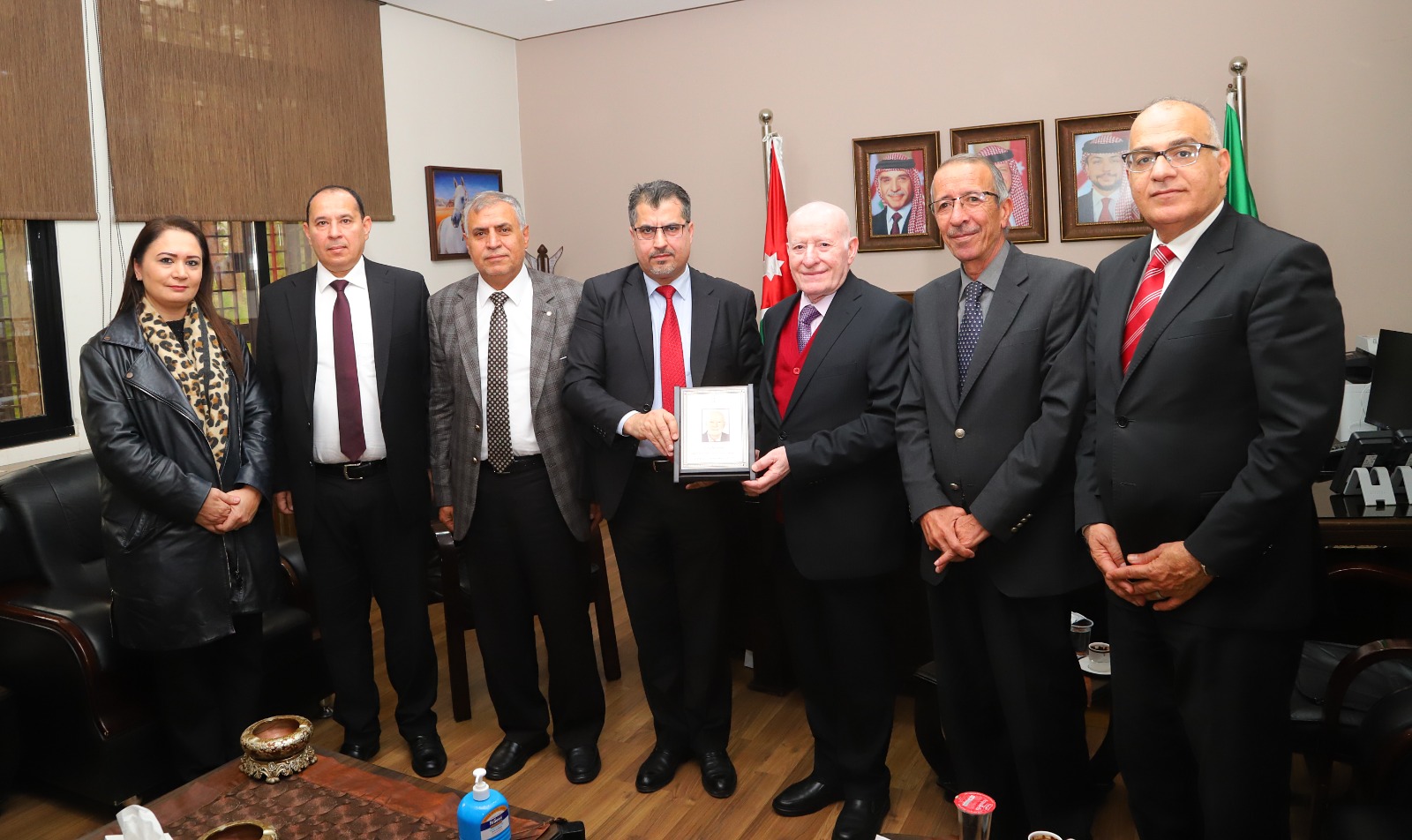 Madar Al-Saa Images 0.5610003374589365