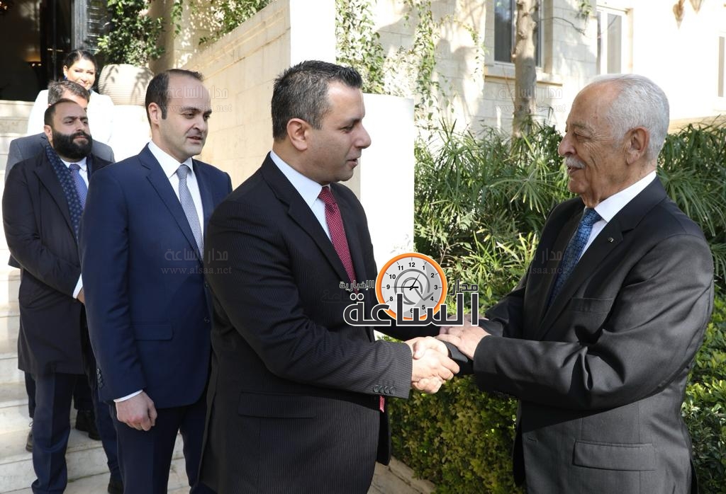 Madar Al-Saa Images 0.229484408522574