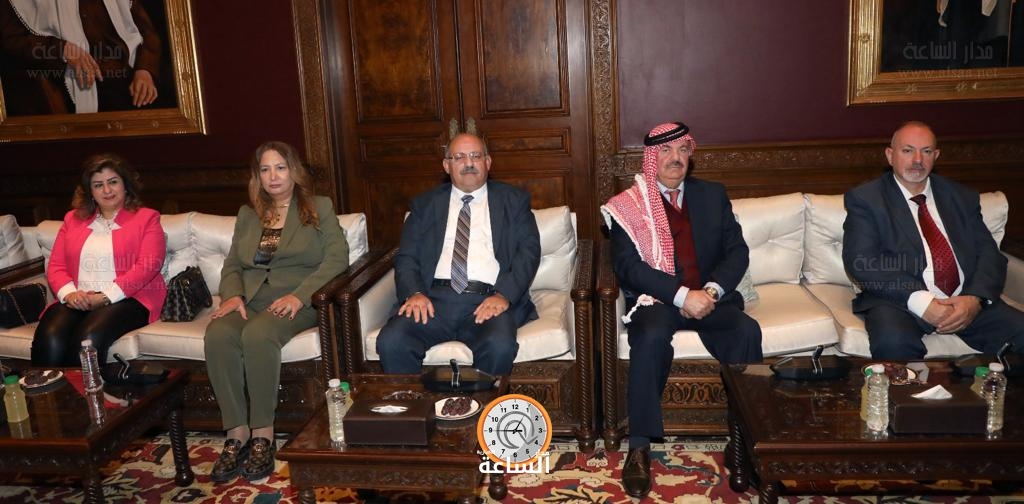 Madar Al-Saa Images 0.7449508102190674