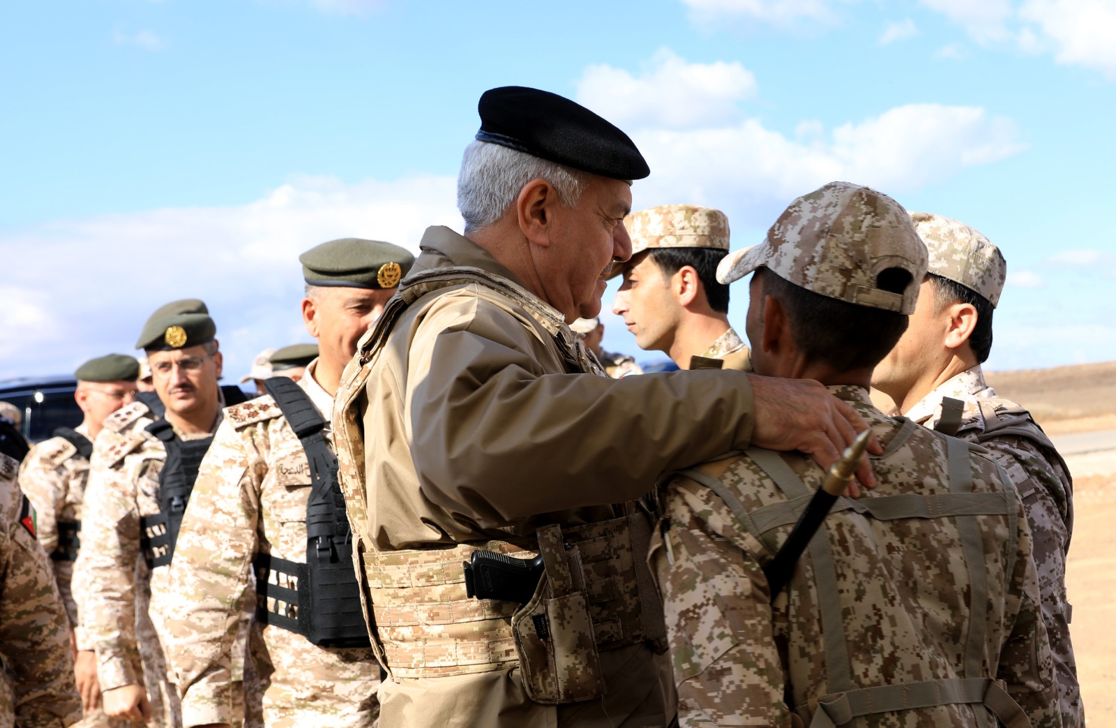 Madar Al-Saa Images 0.048127682954067996