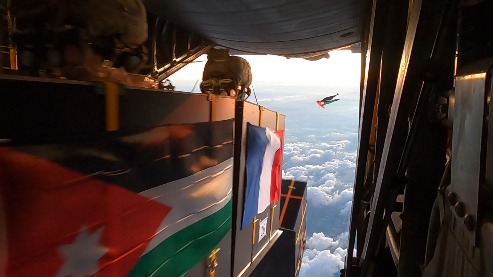 Madar Al-Saa Images 0.53346178655668