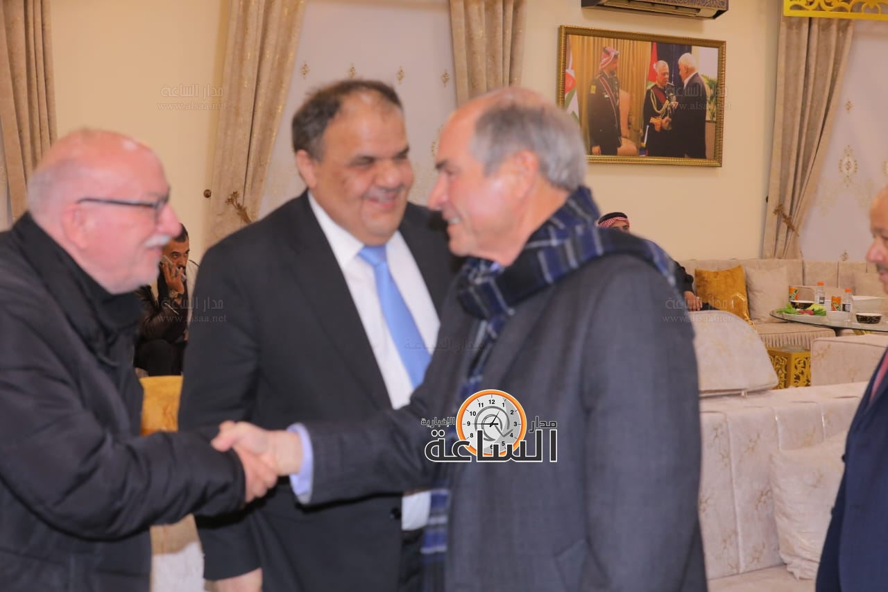 Madar Al-Saa Images 0.43522250613435