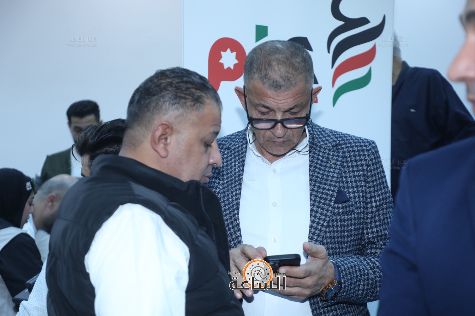 Madar Al-Saa Images 0.1486063536001434