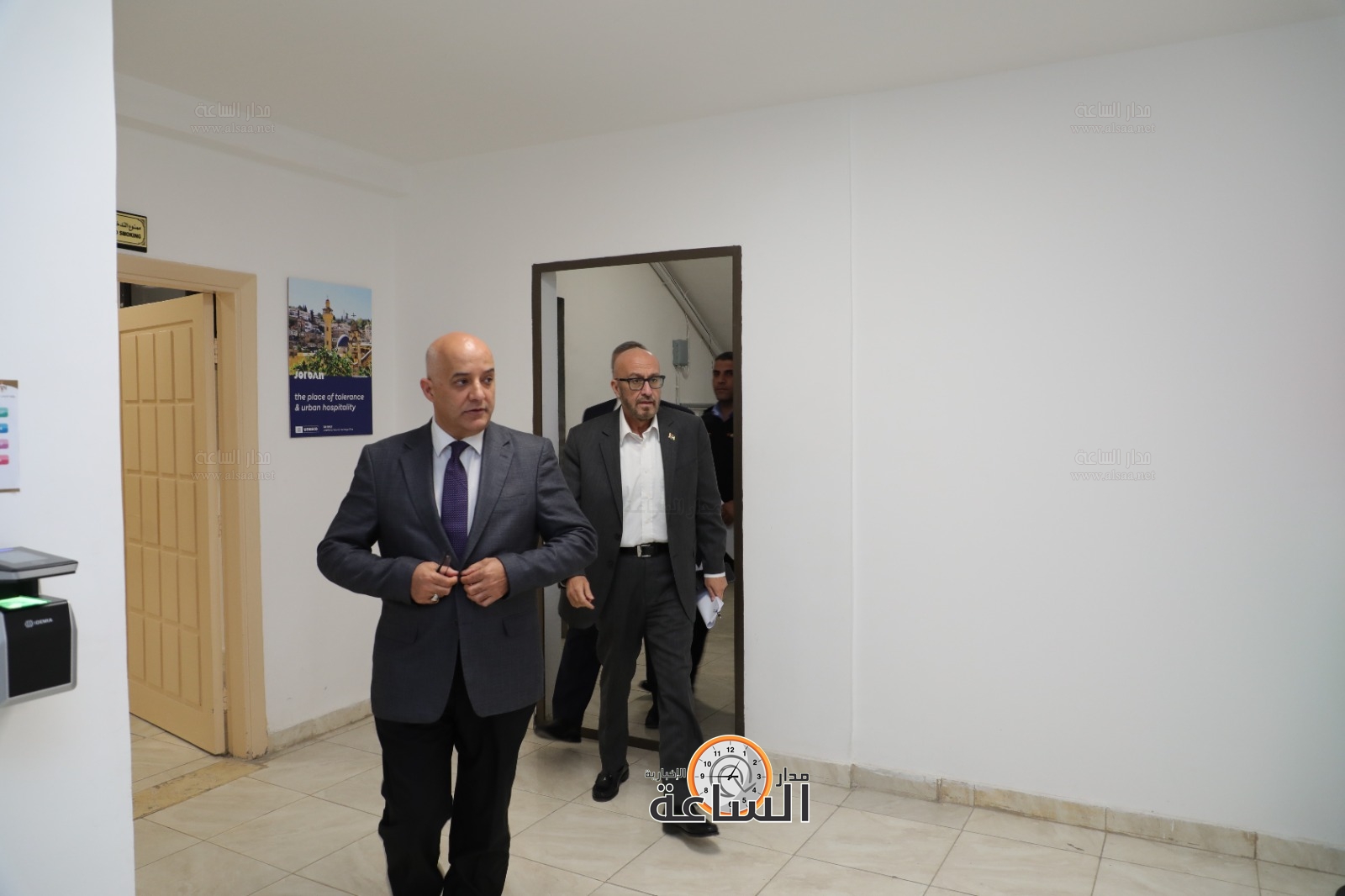 Madar Al-Saa Images 0.8032020432002323