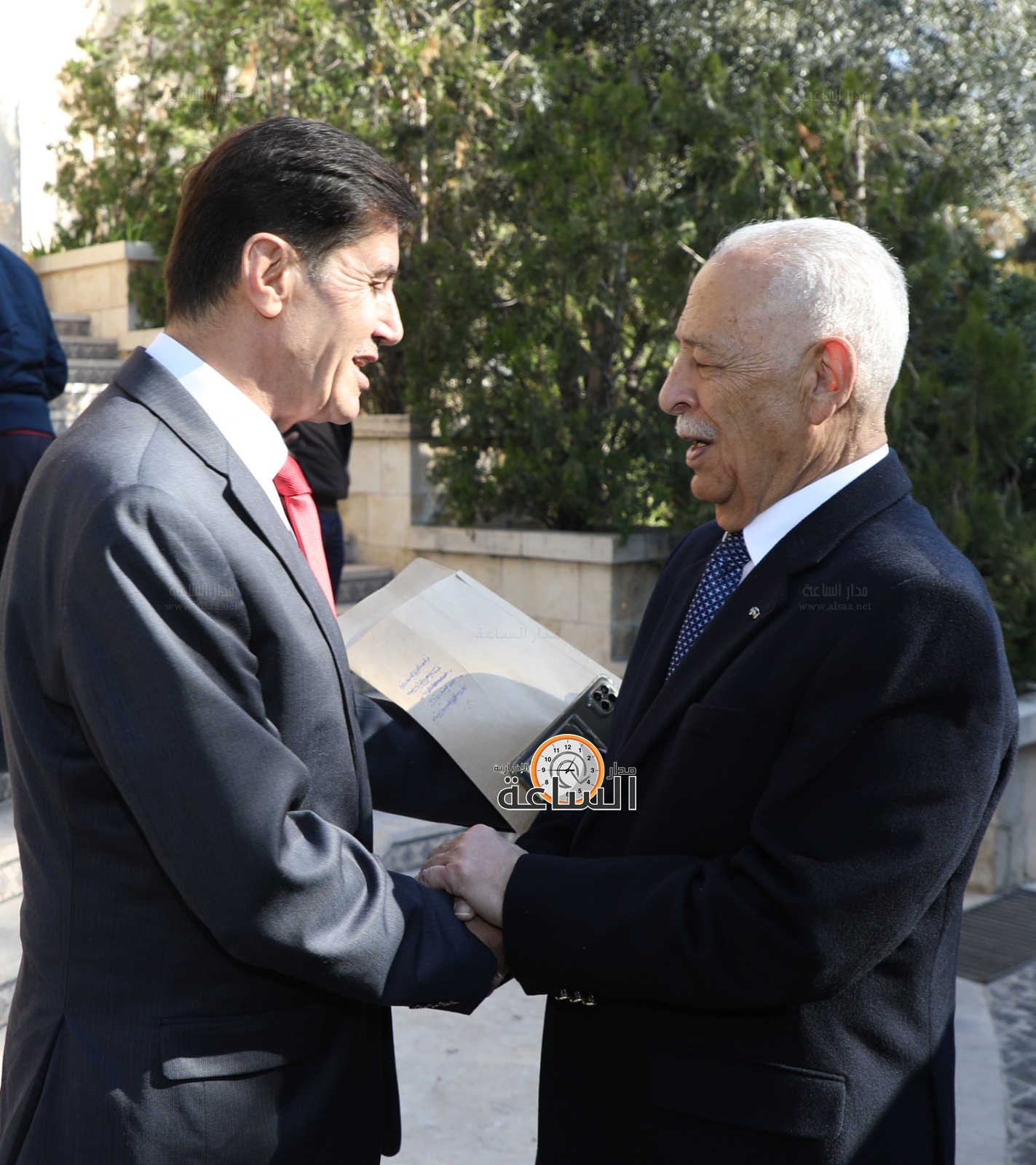 Madar Al-Saa Images 0.10616090463063377