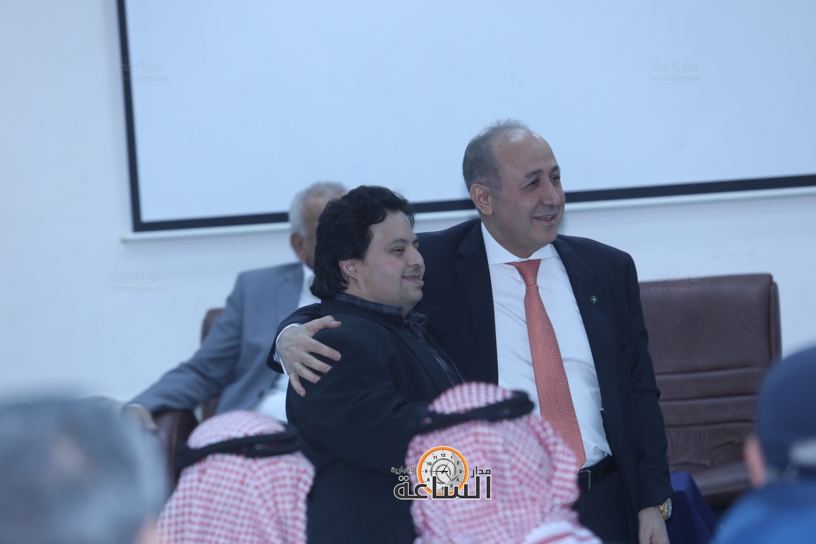 Madar Al-Saa Images 0.9711472384086699