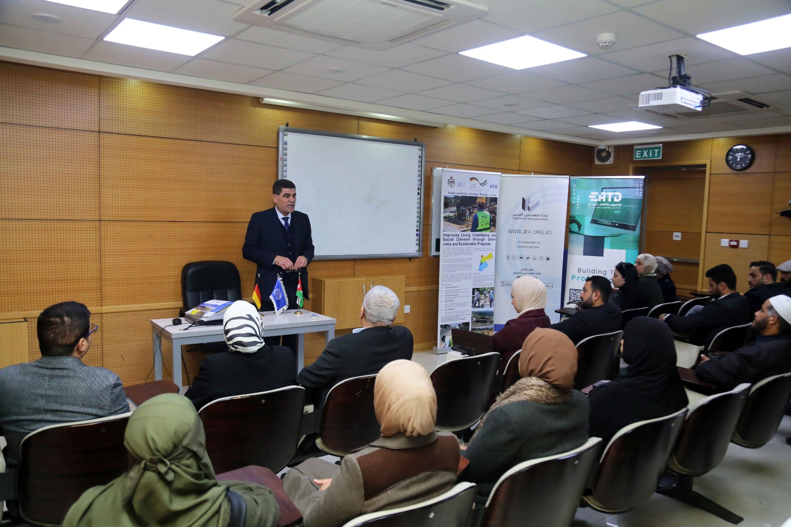 Madar Al-Saa Images 0.988830665263972