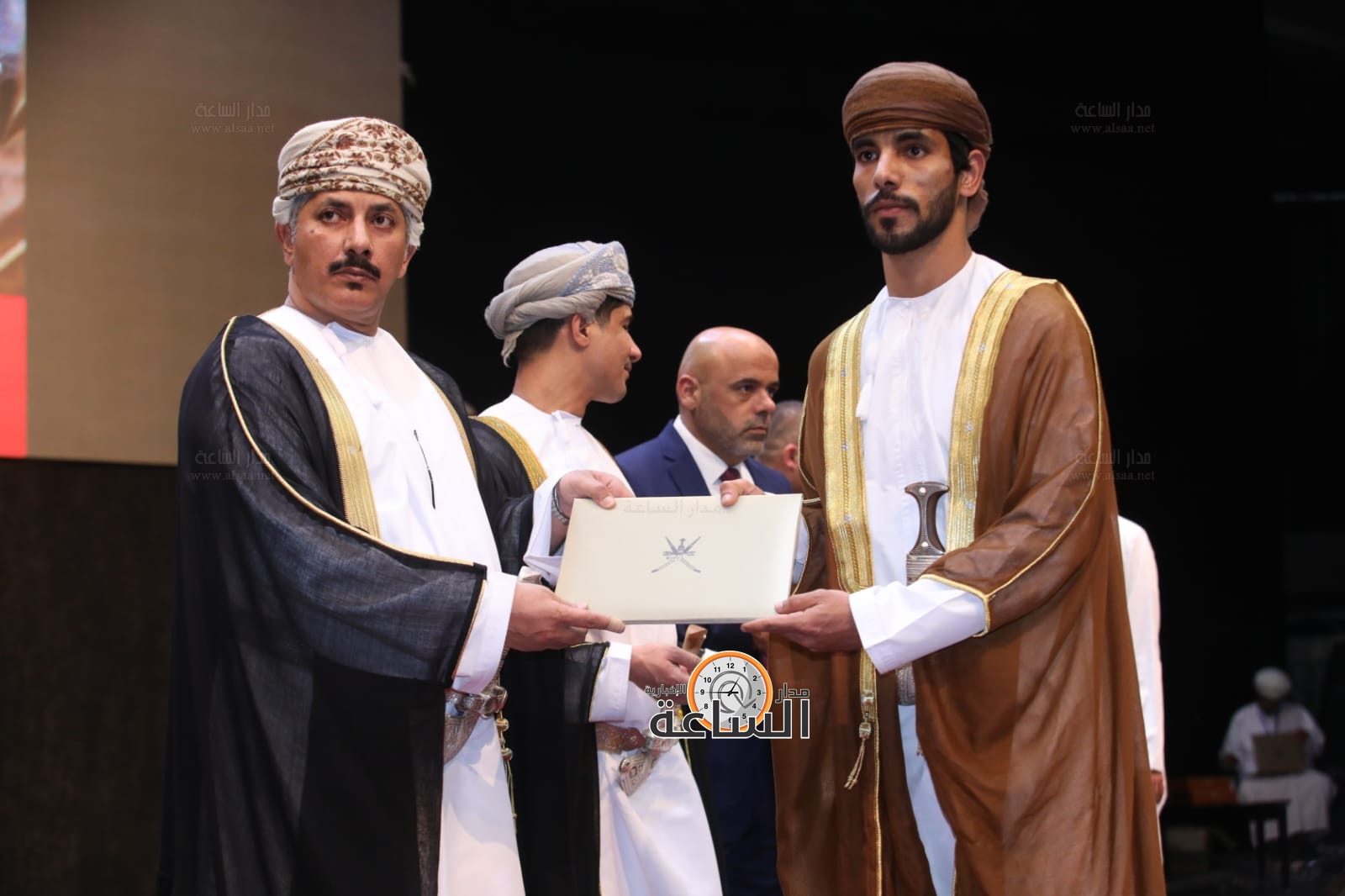 Madar Al-Saa Images 0.04215308715172528