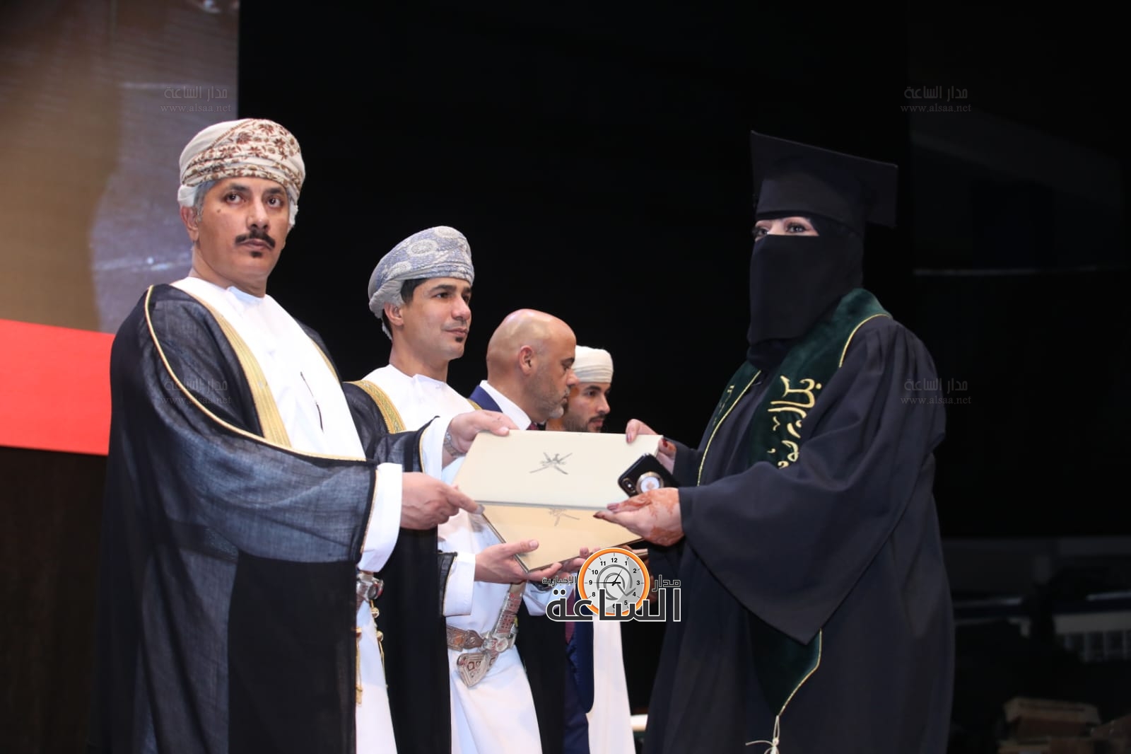 Madar Al-Saa Images 0.4308317461778044