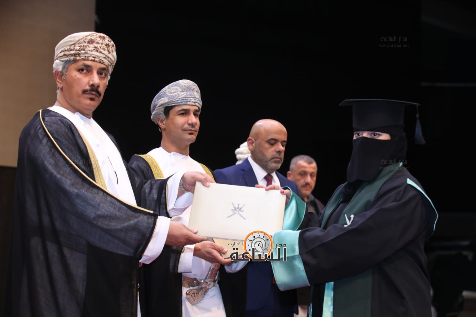 Madar Al-Saa Images 0.36533734669488105