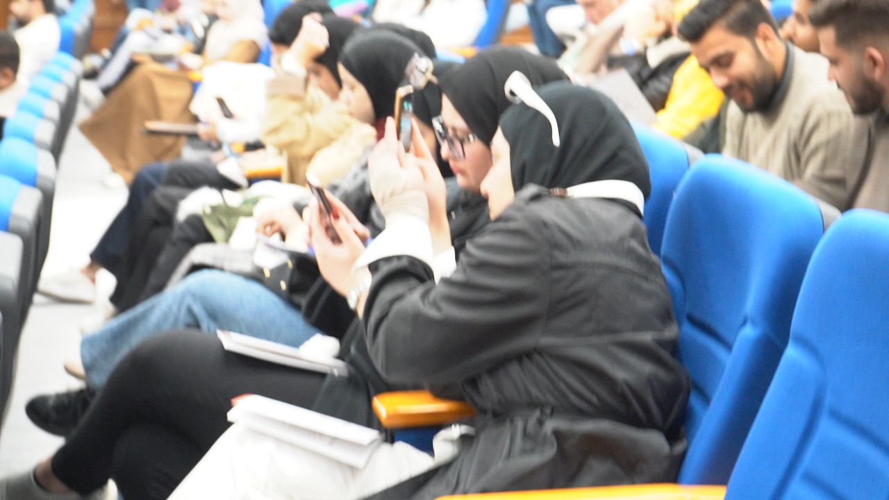 Madar Al-Saa Images 0.6469960435756841