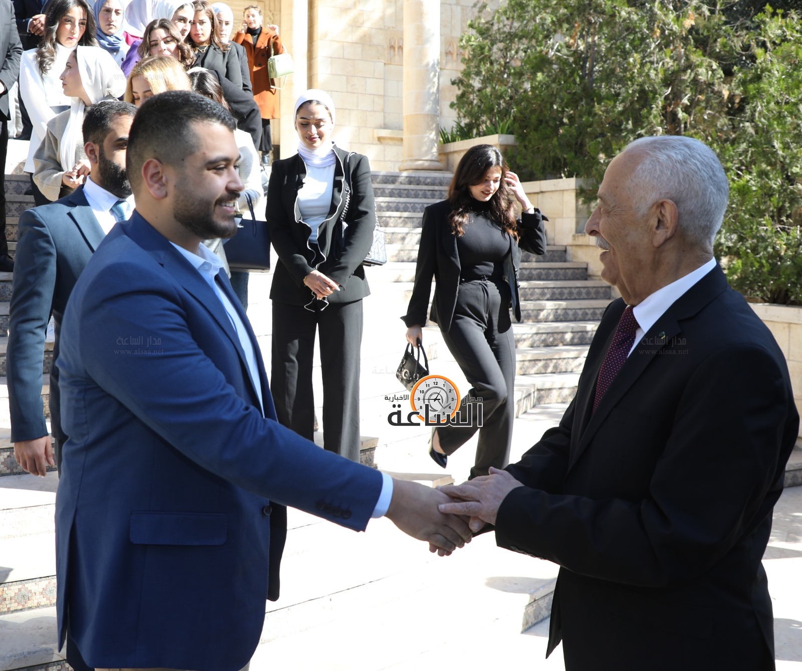 Madar Al-Saa Images 0.10564458467563642