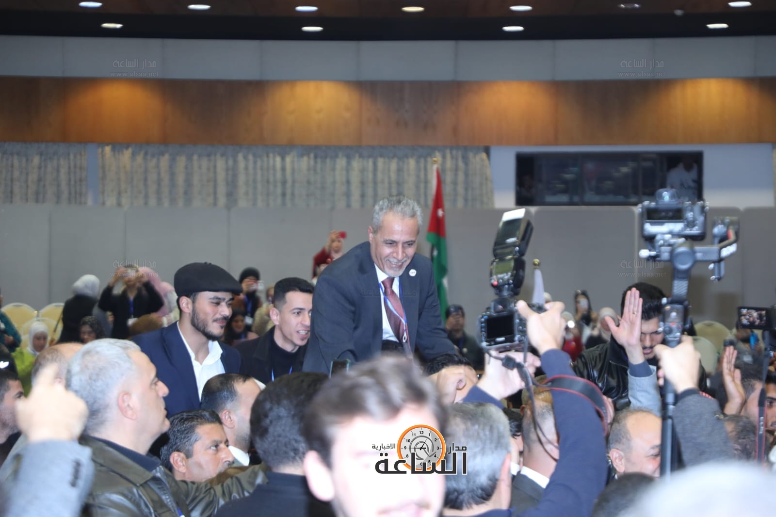 Madar Al-Saa Images 0.4820371082900152