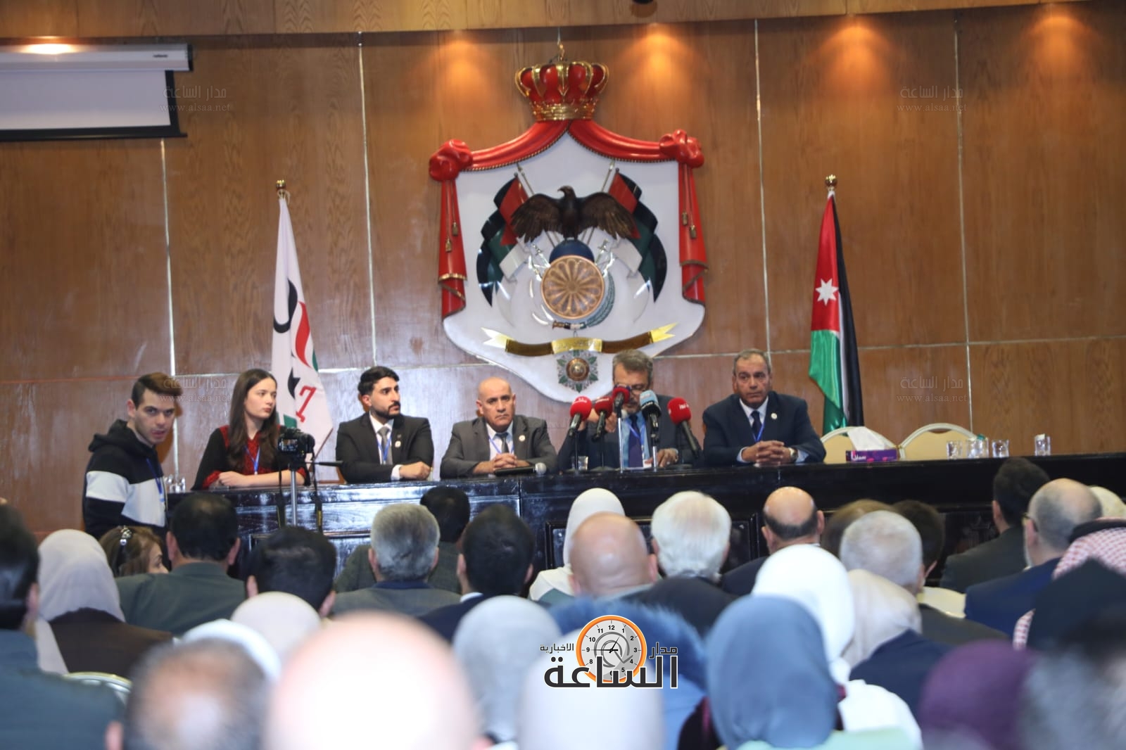 Madar Al-Saa Images 0.4129346898220081