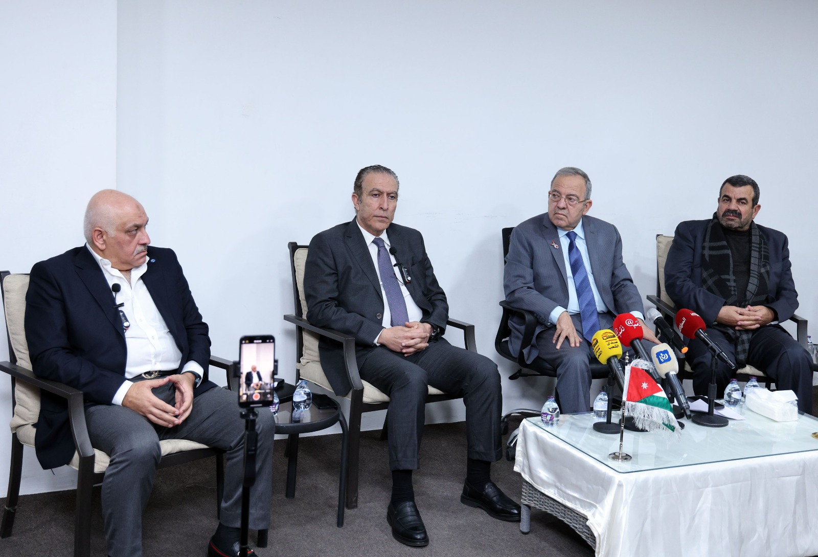 Madar Al-Saa Images 0.017877317603407272