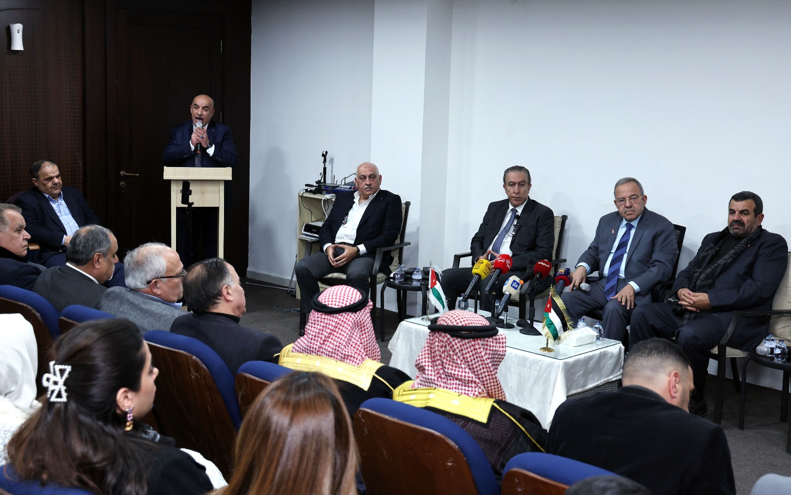 Madar Al-Saa Images 0.07278930423139784