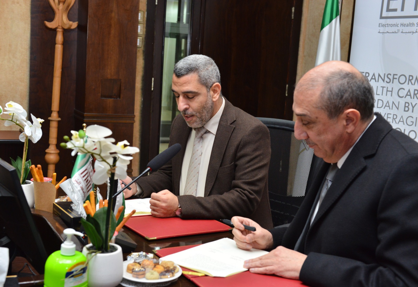 Madar Al-Saa Images 0.7409952720787354