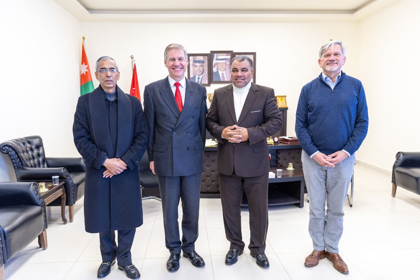 Madar Al-Saa Images 0.11214055312920235