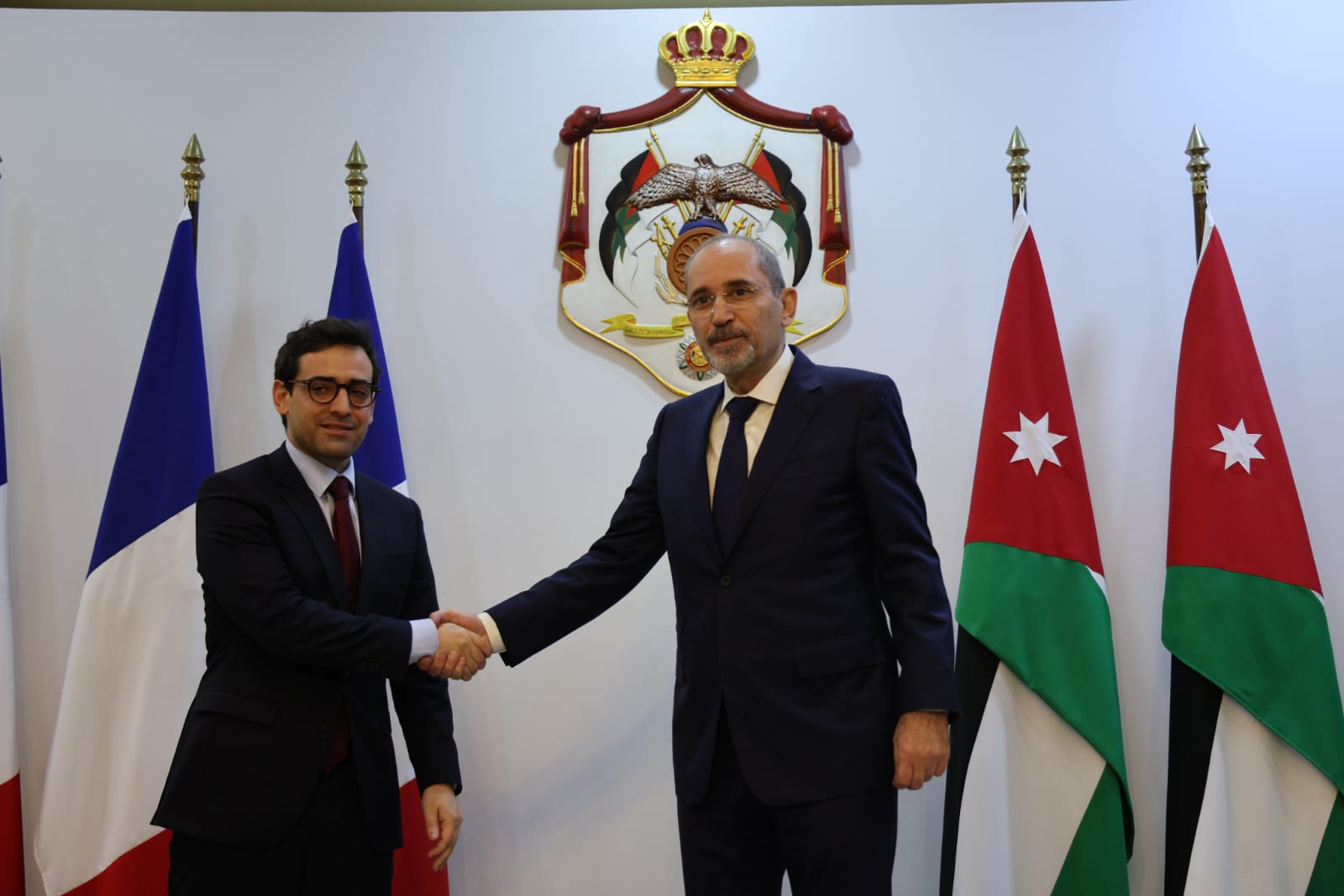 Madar Al-Saa Images 0.011318372976840685