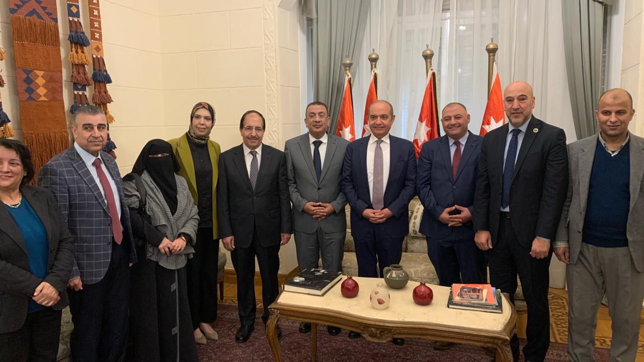 Madar Al-Saa Images 0.9360169517715196