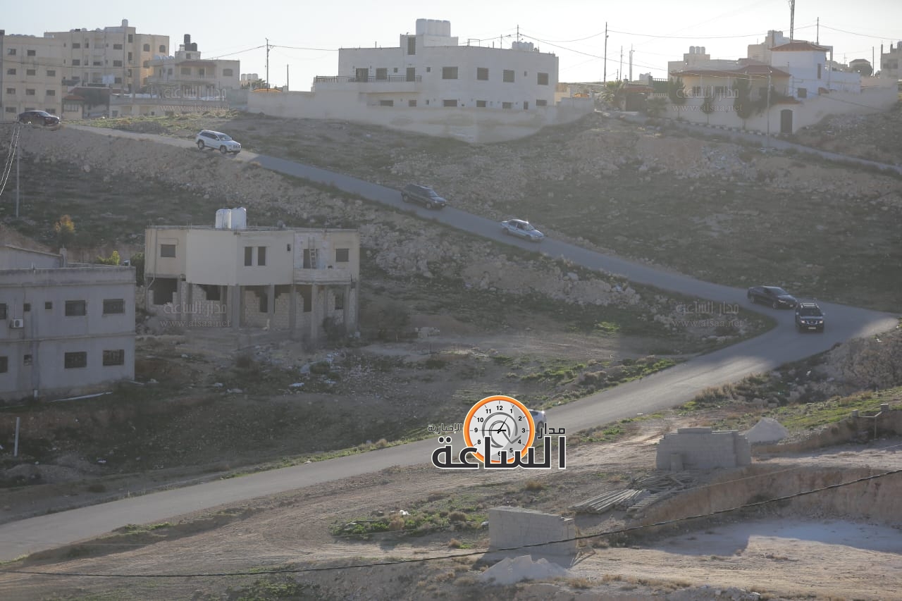 Madar Al-Saa Images 0.32718377440203605