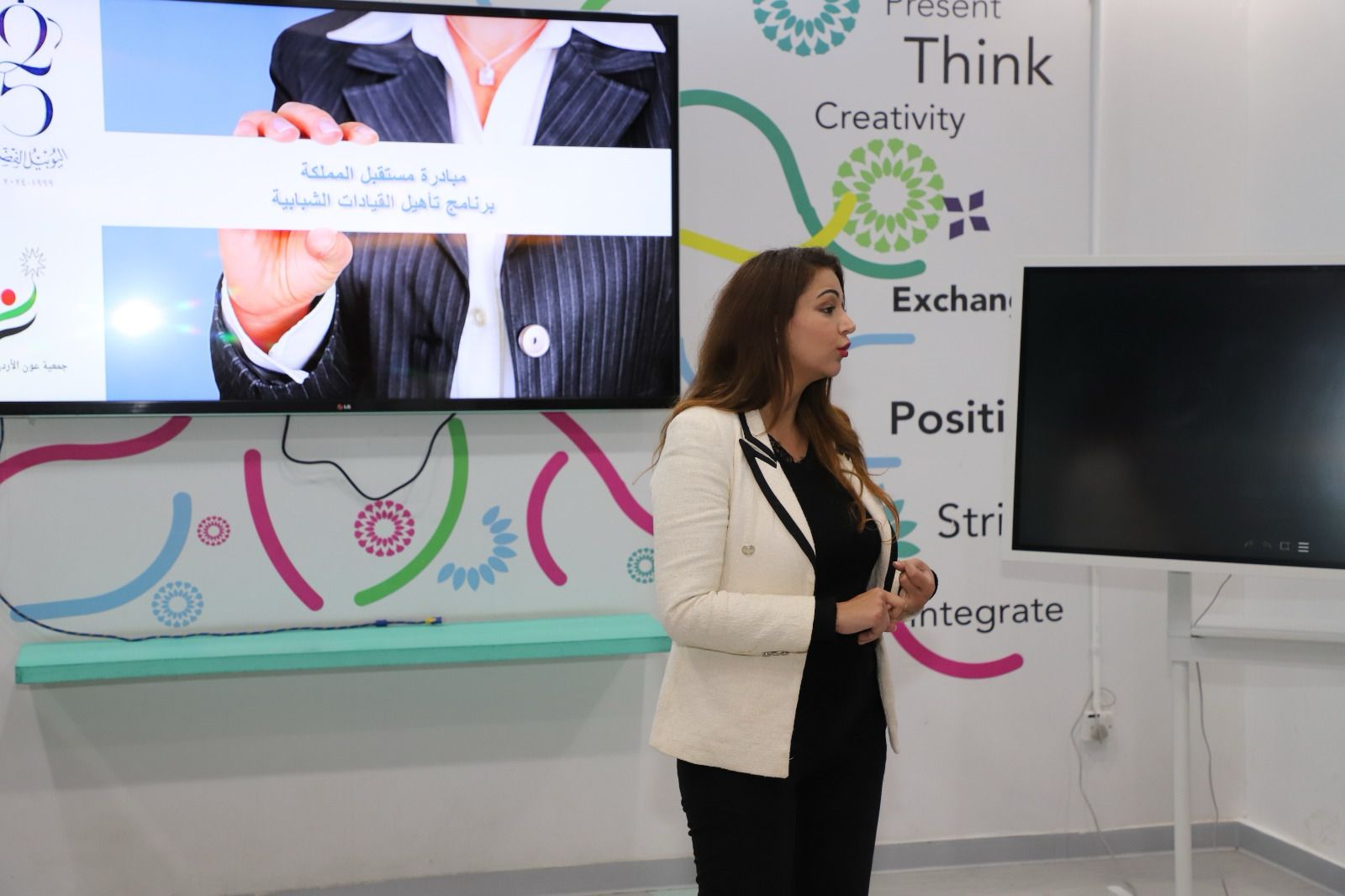 Madar Al-Saa Images 0.16025659019602756