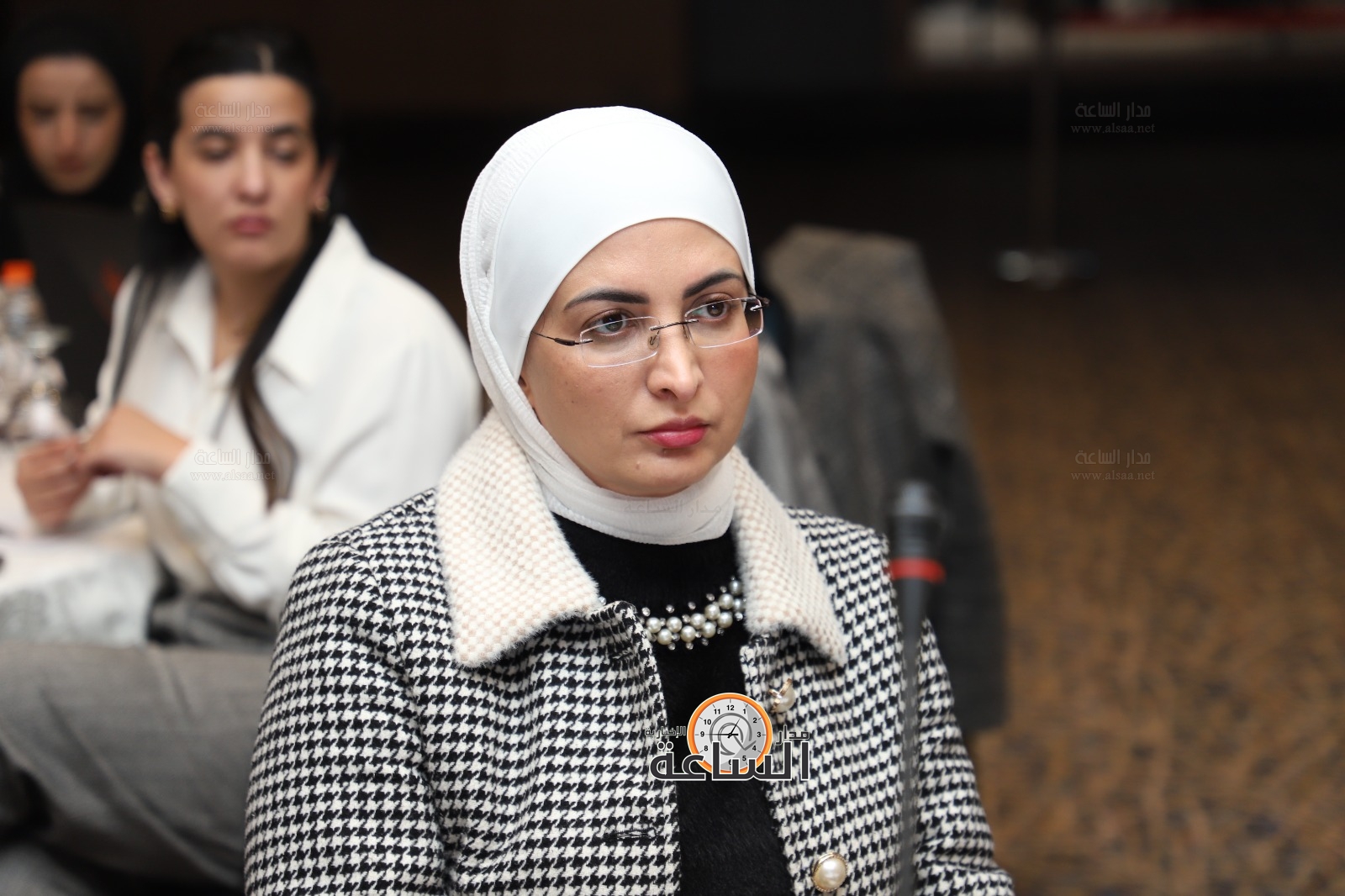 Madar Al-Saa Images 0.04118678618164151