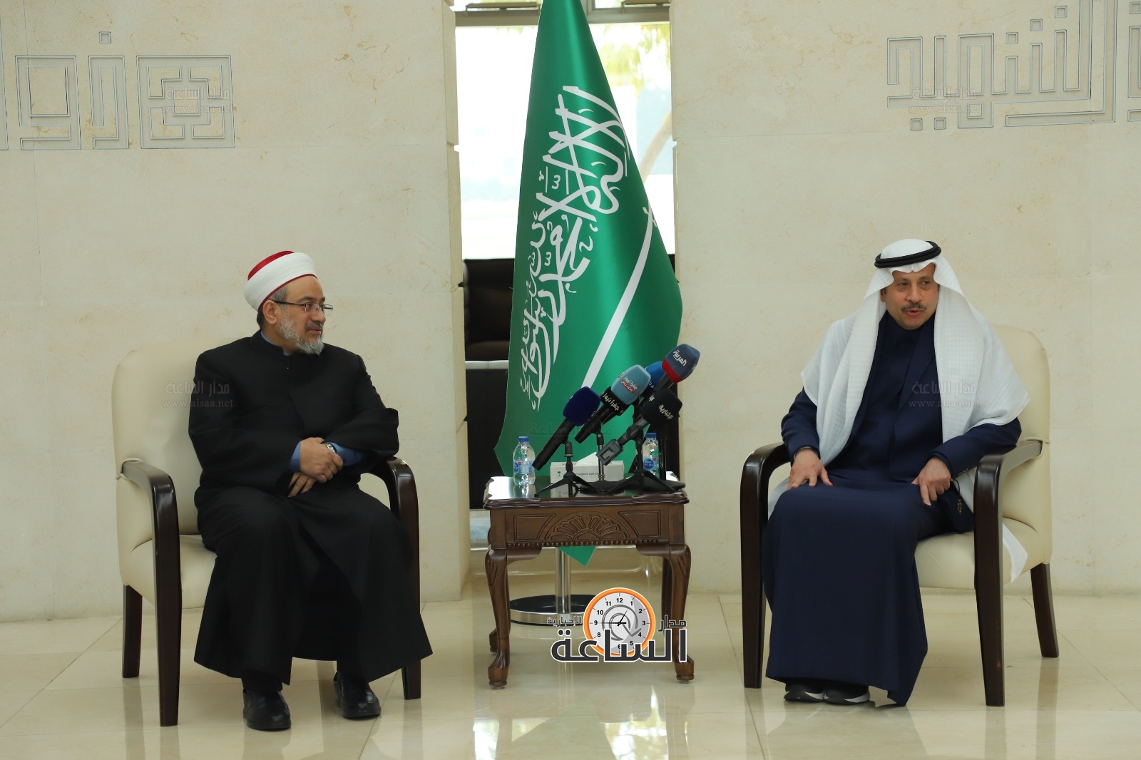 Madar Al-Saa Images 0.546363238667017