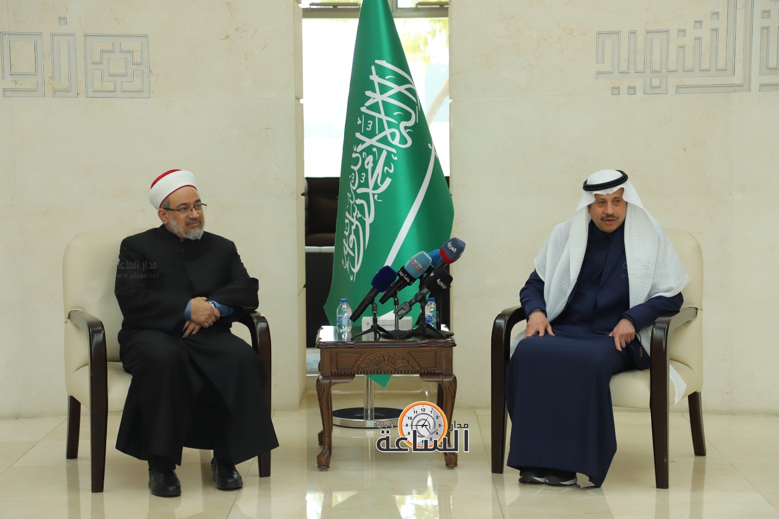 Madar Al-Saa Images 0.9708553104611748