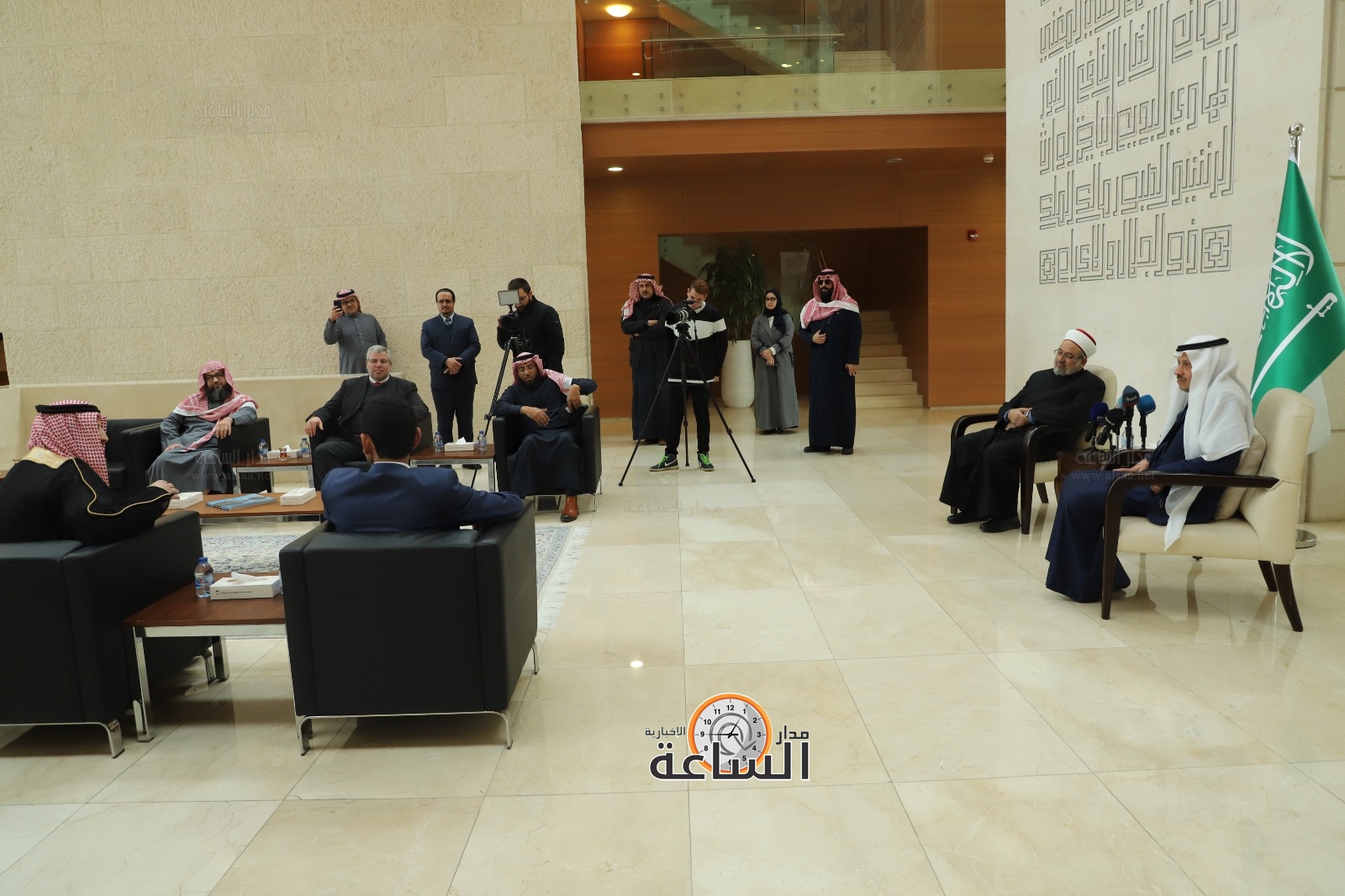 Madar Al-Saa Images 0.6059616906606144