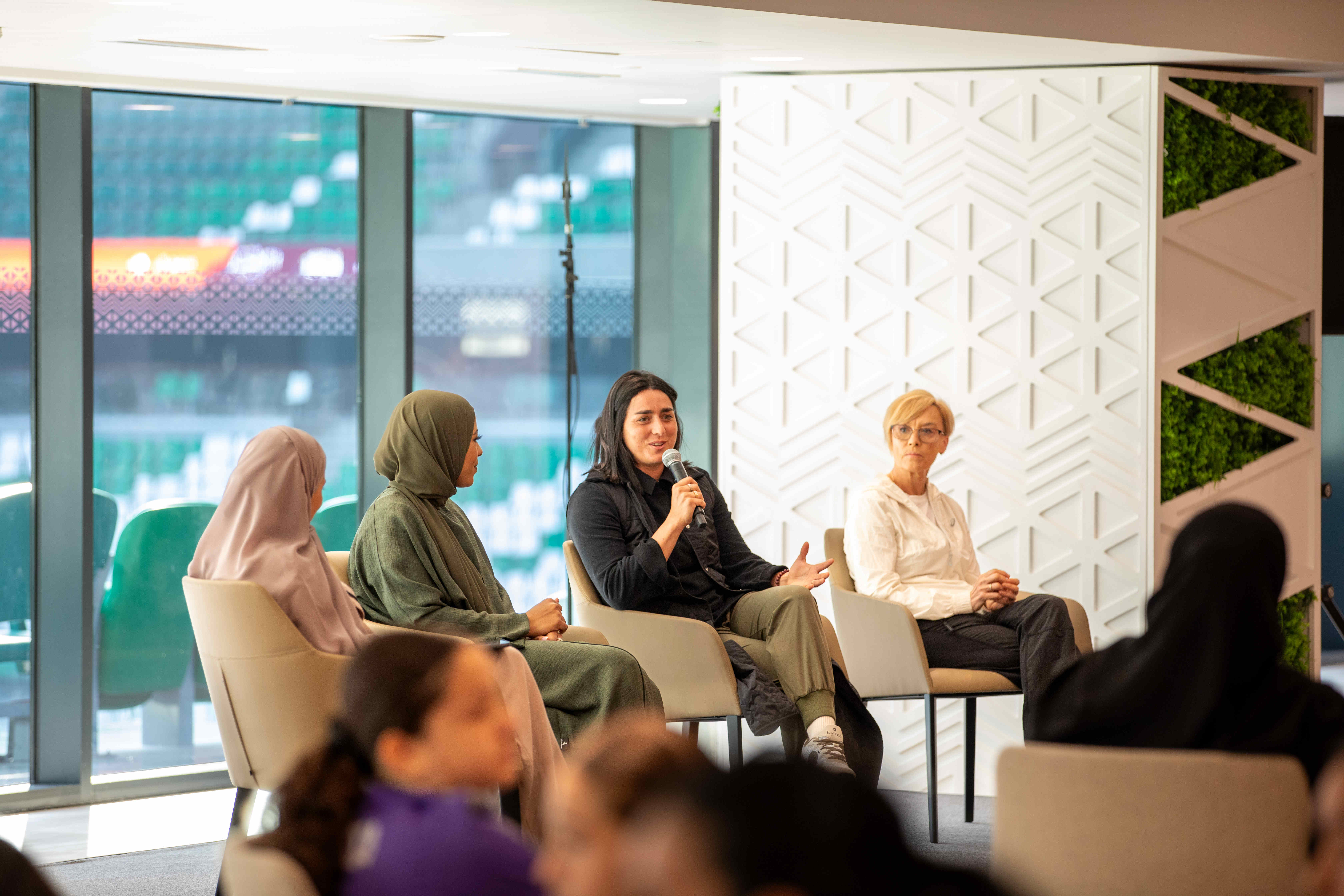 Madar Al-Saa Images 0.5496495957287102