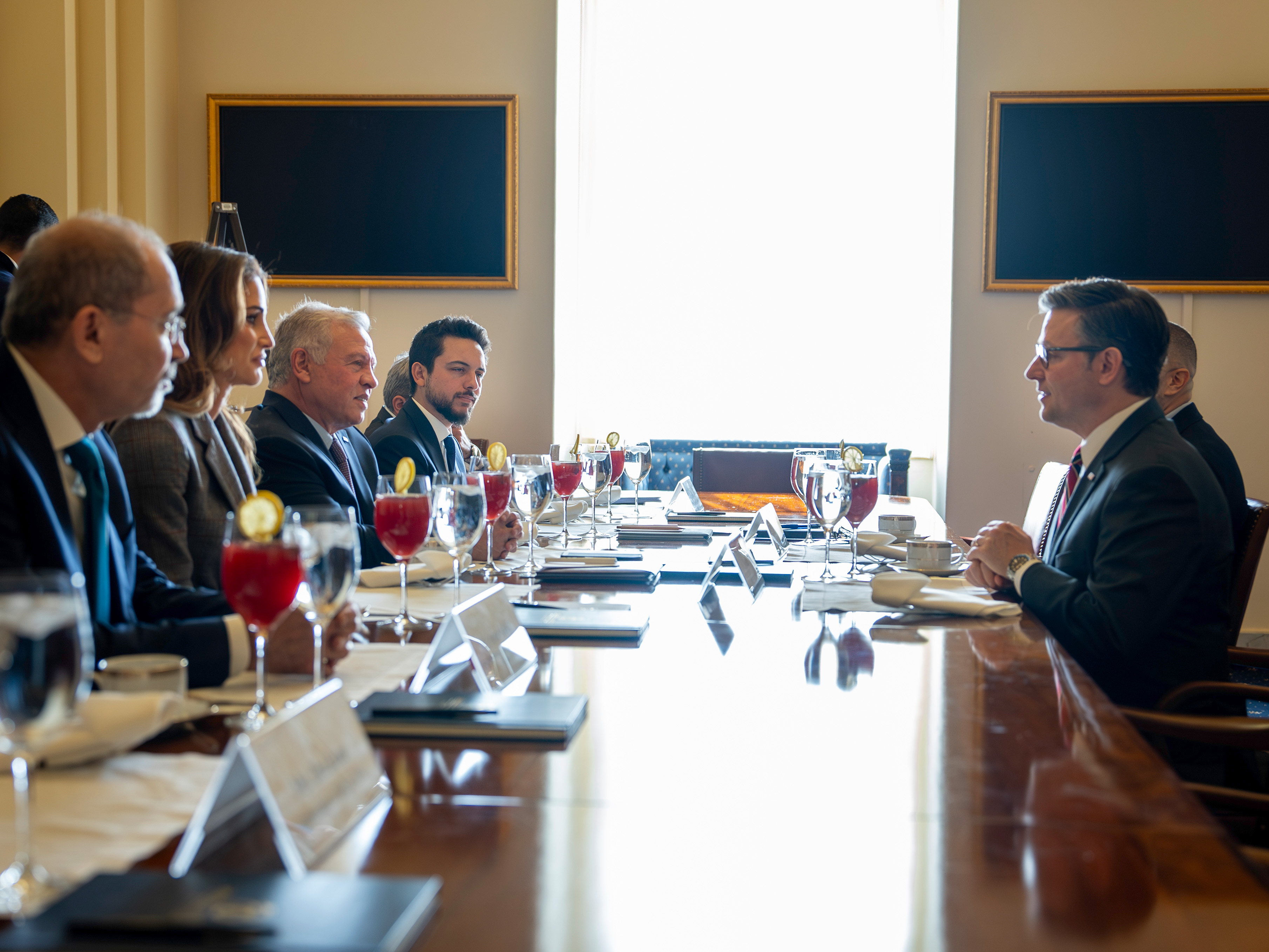 Madar Al-Saa Images 0.22087005732489762