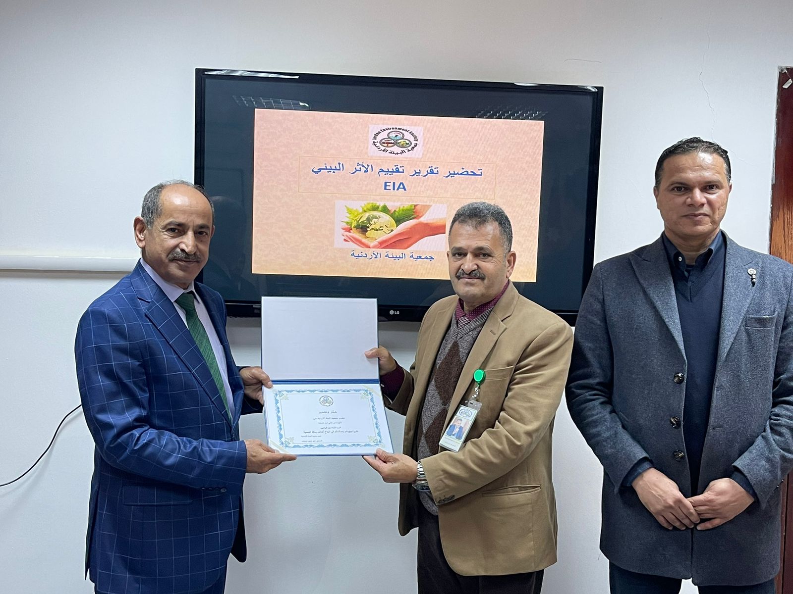 Madar Al-Saa Images 0.7541382248692432