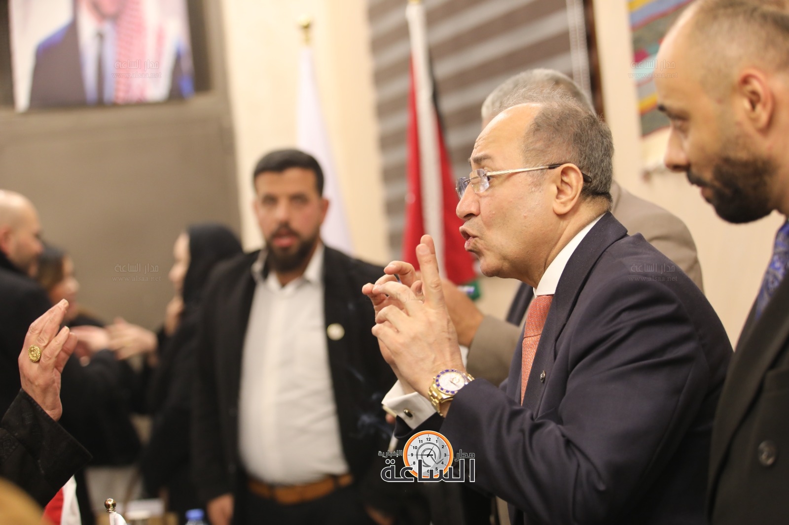 Madar Al-Saa Images 0.3308904169345843