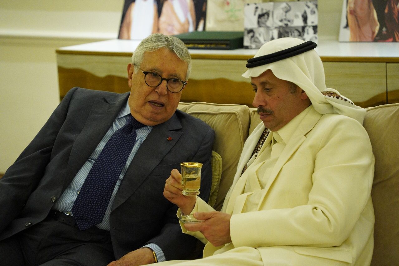 Madar Al-Saa Images 0.7022983805098733