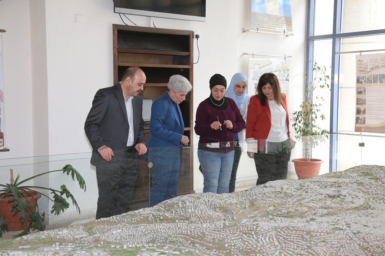 Madar Al-Saa Images 0.34302395237155814