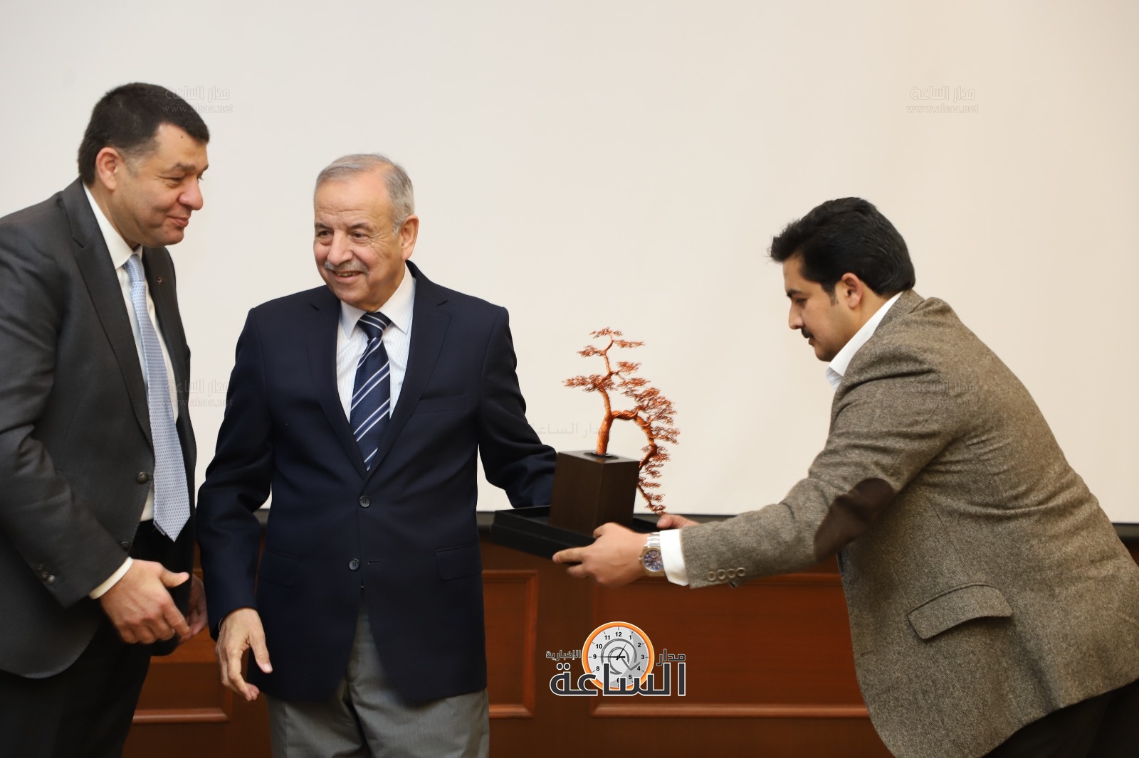 Madar Al-Saa Images 0.7847646572779072