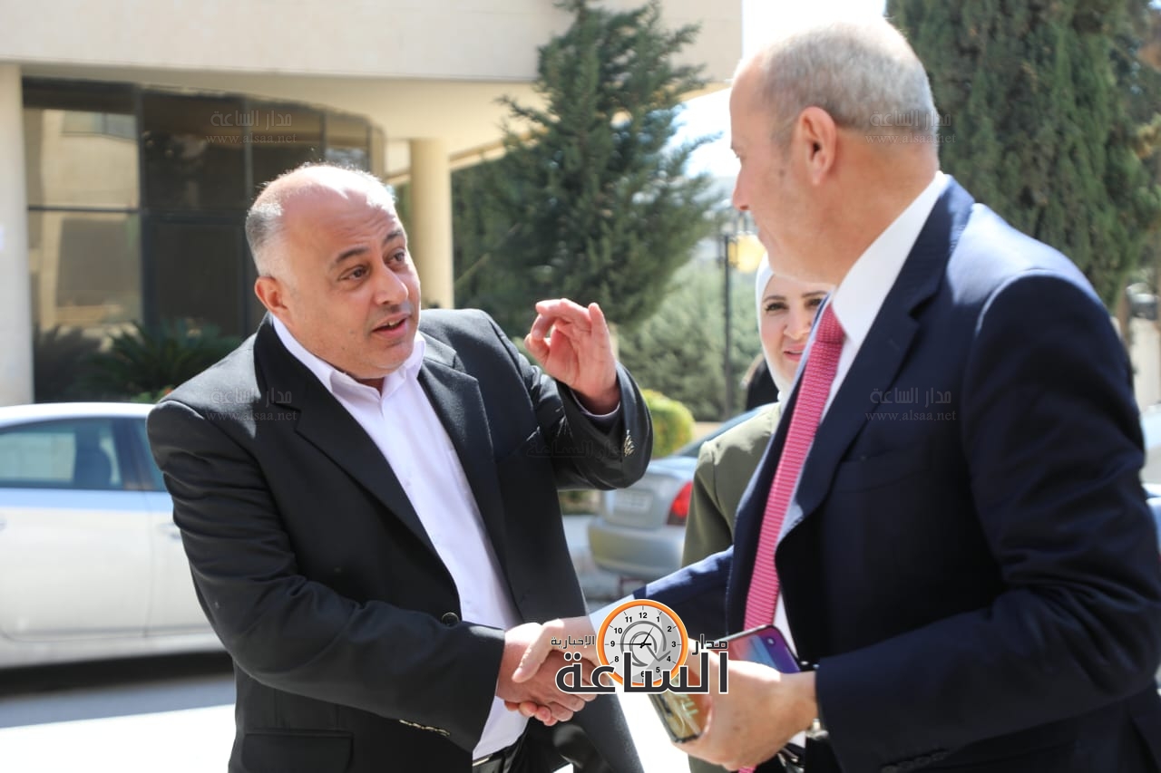 Madar Al-Saa Images 0.6517006499421452