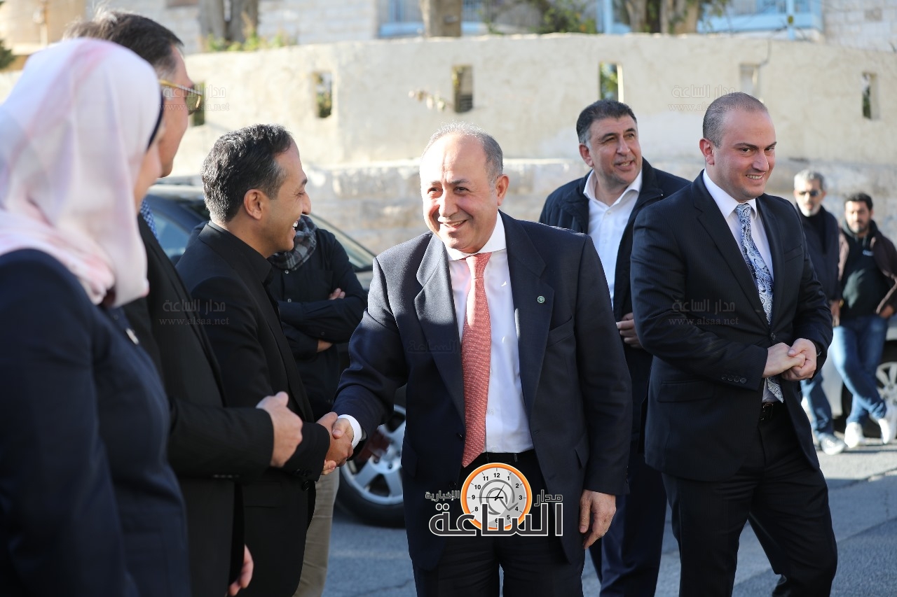 Madar Al-Saa Images 0.8957568903184474